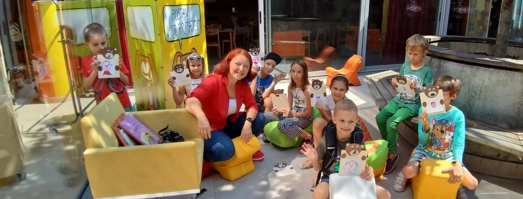 POLETNA BRALNA IGRA MOJA IZBIRA JE BRANJE: BEREMO POD DREVESOM