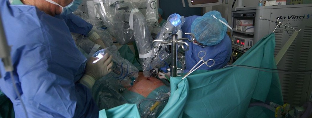 ROBOTSKA RADIKALNA PROSTATEKTOMIJA ali ROBOTSKA OPERACIJA PROSTATE? (Online)